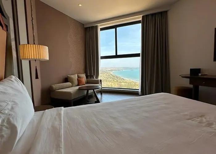 Khách sạn hẻo lánh Mandala Cham Bay Mui Ne - The Raclay 5*